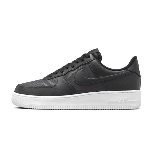 Tênis Nike Air Force 1 Black Sola white