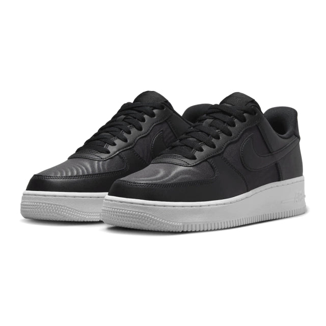 Tênis Nike Air Force 1 Black Sola white