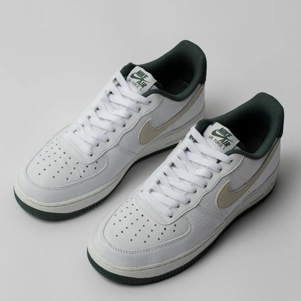 Tênis Nike Air Force 1'07 LV8 COB