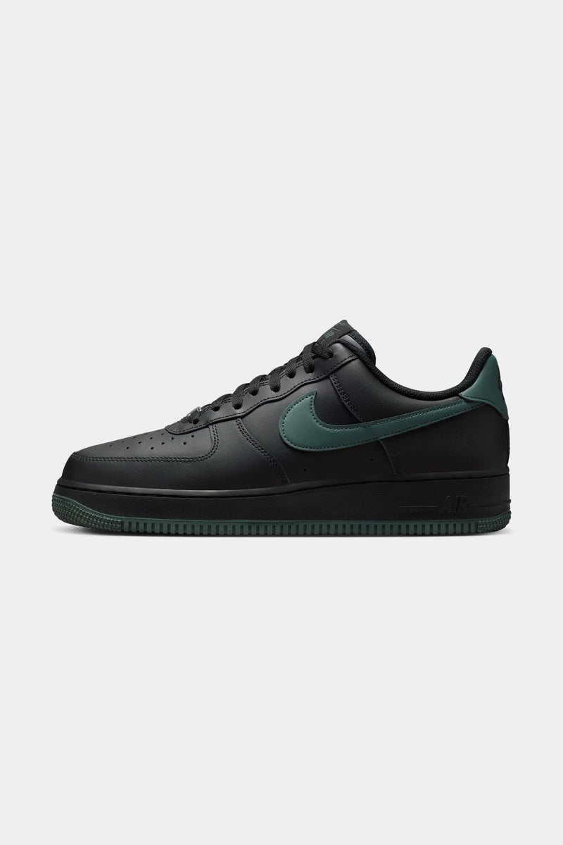 Tênis Nike Air Force 1 '07 Black & Green Vintage