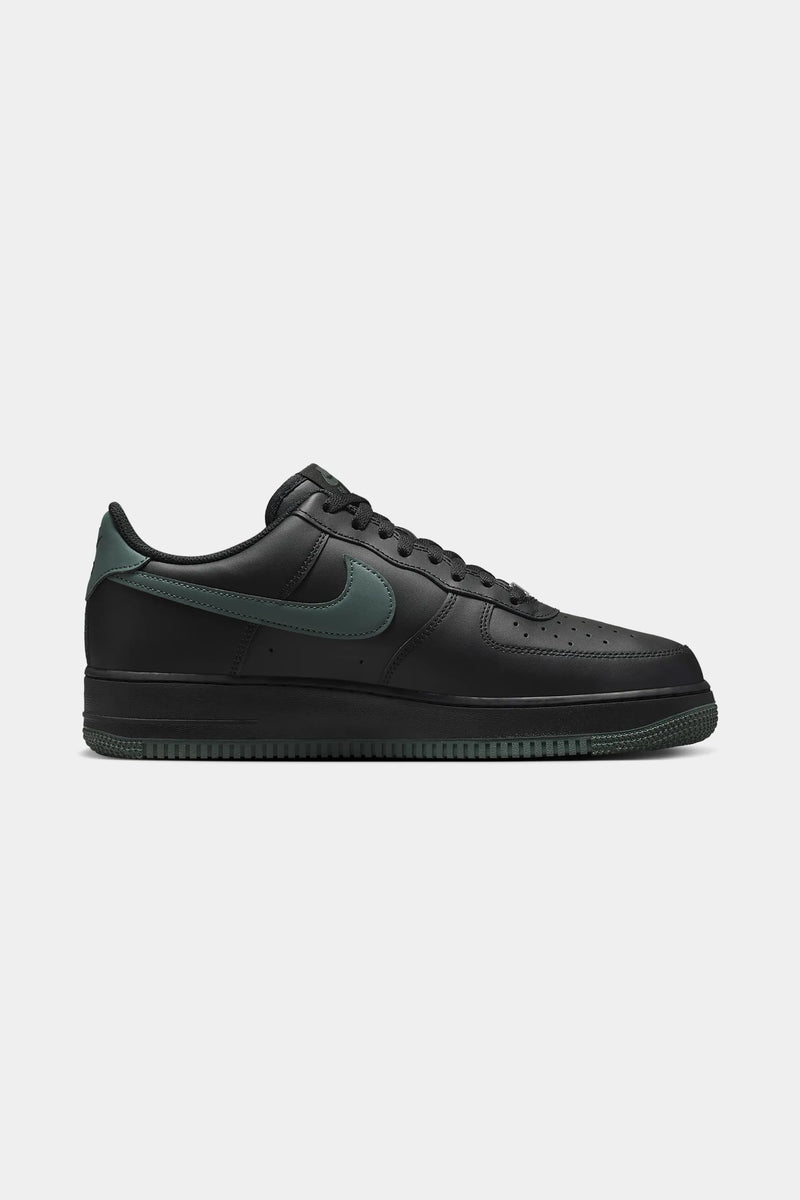 Tênis Nike Air Force 1 '07 Black & Green Vintage