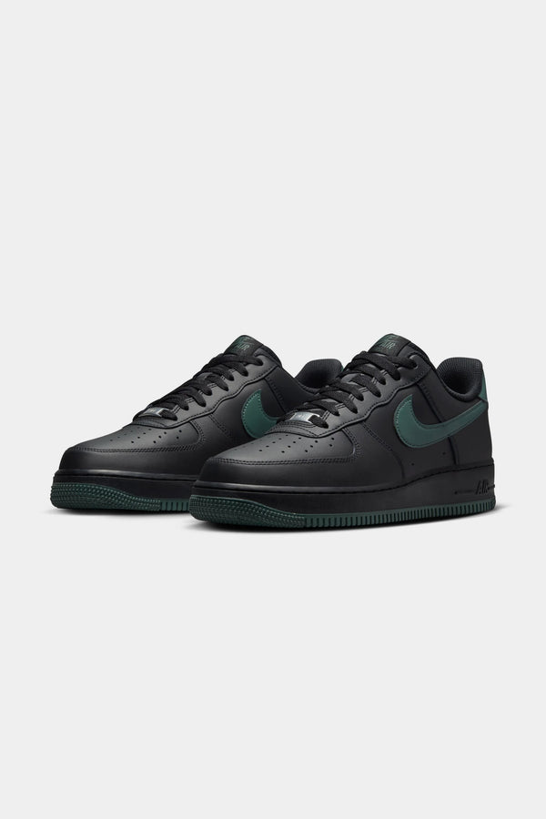 Tênis Nike Air Force 1 '07 Black & Green Vintage